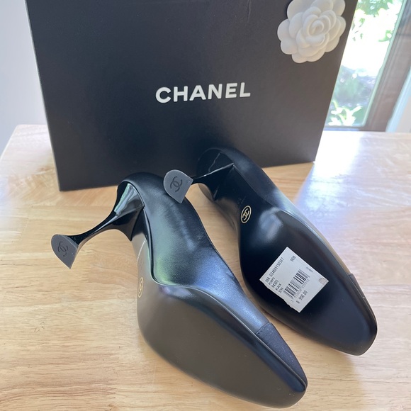 New CHANEL Black Cap Toe Pumps - Picture 4 of 9